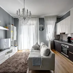  Bed & Breakfast Hopper House